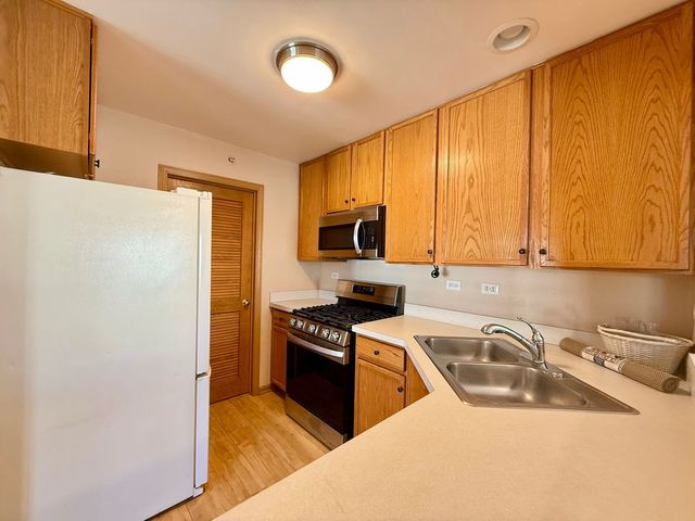 616 Windsor Drive D, Fox Lake, IL 60020