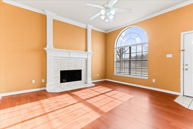 5700 Roundup Trail, Arlington, TX 76017