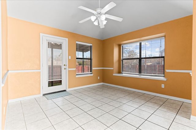 5700 Roundup Trail, Arlington, TX 76017