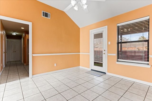 5700 Roundup Trail, Arlington, TX 76017