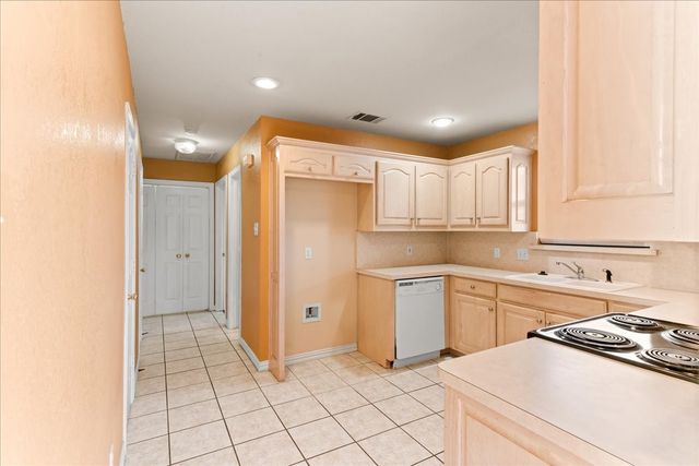 5700 Roundup Trail, Arlington, TX 76017