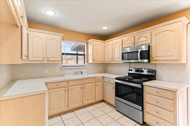 5700 Roundup Trail, Arlington, TX 76017