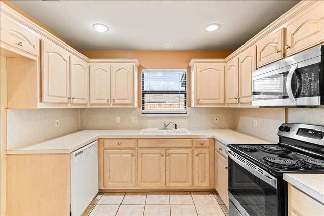 5700 Roundup Trail, Arlington, TX 76017