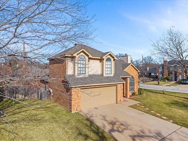 5700 Roundup Trail, Arlington, TX 76017