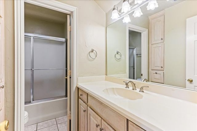 5700 Roundup Trail, Arlington, TX 76017