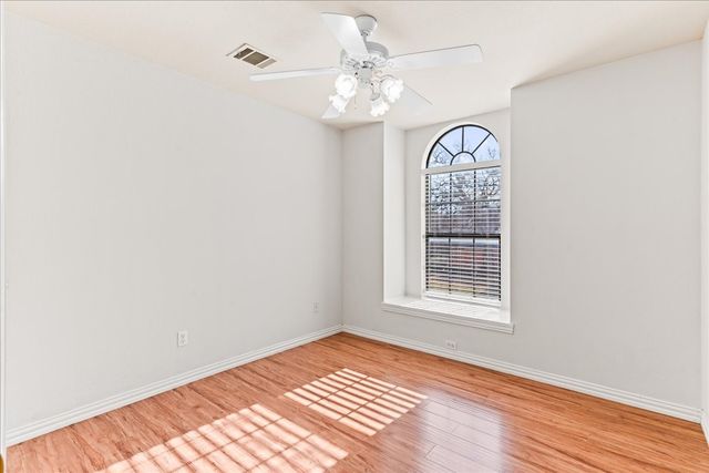 5700 Roundup Trail, Arlington, TX 76017