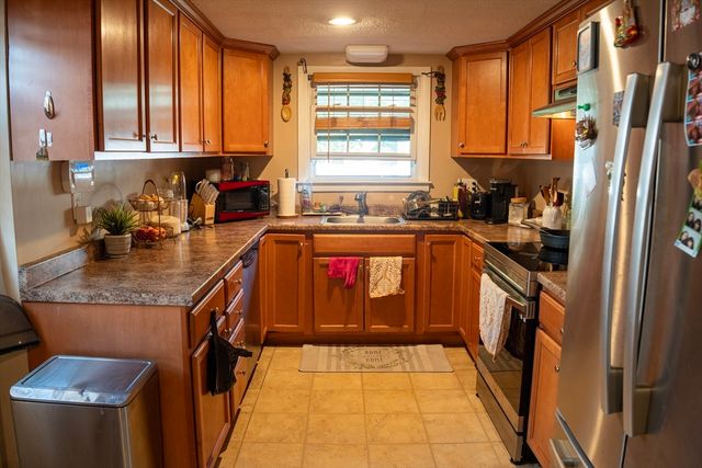 130 Littleton St, Springfield, MA 01104