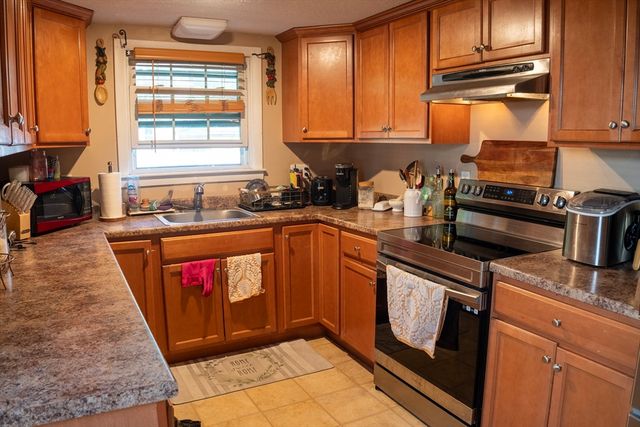 130 Littleton St, Springfield, MA 01104