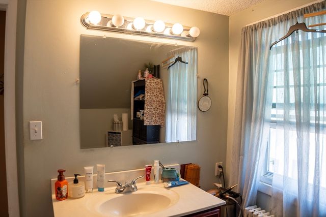 130 Littleton St, Springfield, MA 01104