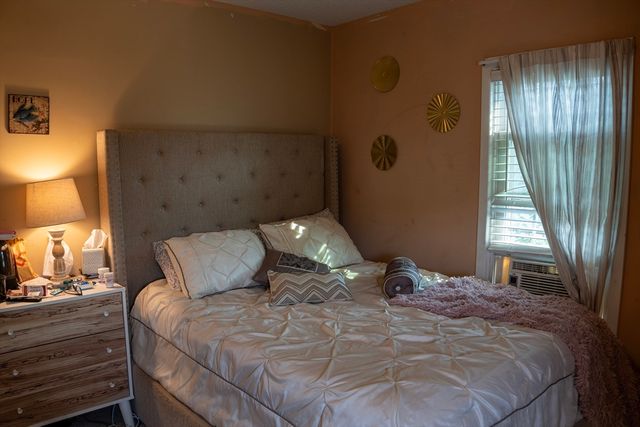 130 Littleton St, Springfield, MA 01104