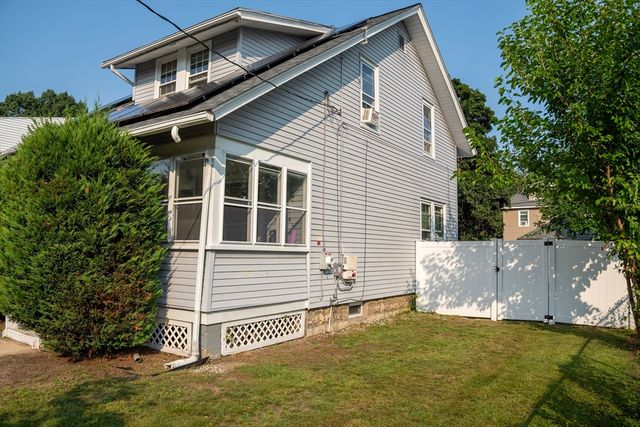 130 Littleton St, Springfield, MA 01104