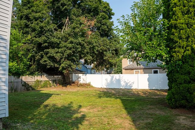 130 Littleton St, Springfield, MA 01104