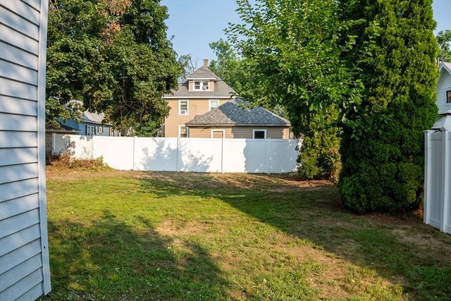 130 Littleton St, Springfield, MA 01104