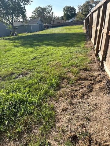 201 S 5th Street, Highlands, TX 77562