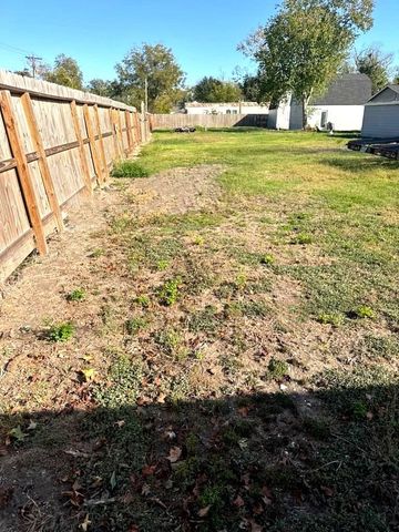 201 S 5th Street, Highlands, TX 77562