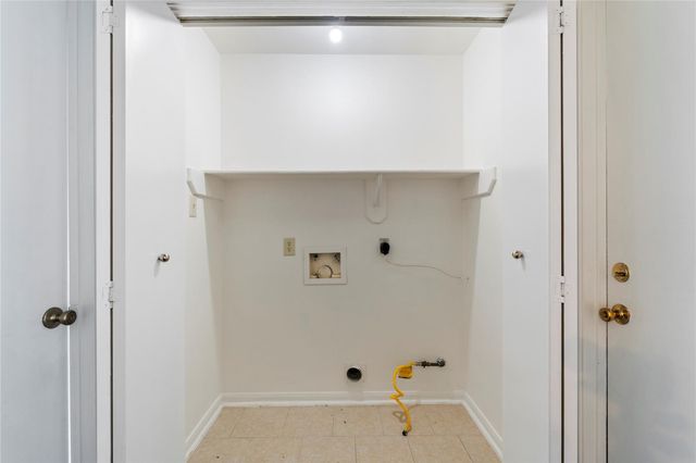 806 N Willow Drive, Houston, TX 77073