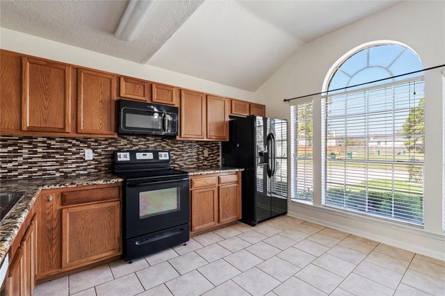 806 N Willow Drive, Houston, TX 77073