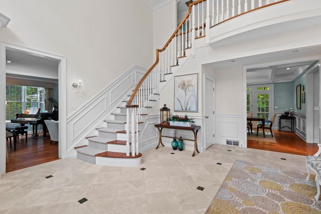 8 Hollow Oak Road, Woodbridge, CT 06525