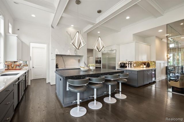 3906 Thatcher Drive, Rochester Hills, MI 48309