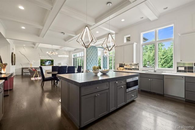 3906 Thatcher Drive, Rochester Hills, MI 48309