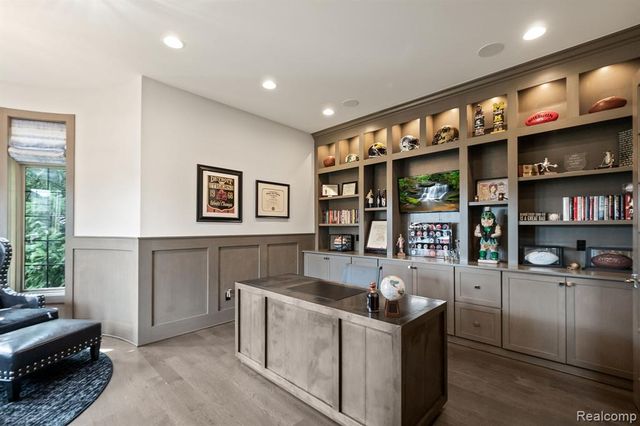 3906 Thatcher Drive, Rochester Hills, MI 48309