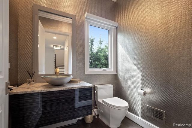 3906 Thatcher Drive, Rochester Hills, MI 48309