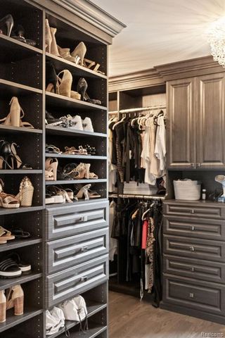 3906 Thatcher Drive, Rochester Hills, MI 48309