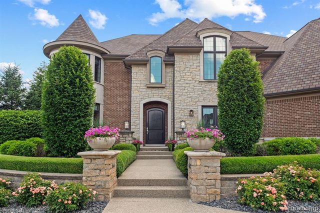 3906 Thatcher Drive, Rochester Hills, MI 48309