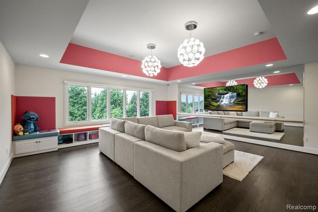 3906 Thatcher Drive, Rochester Hills, MI 48309