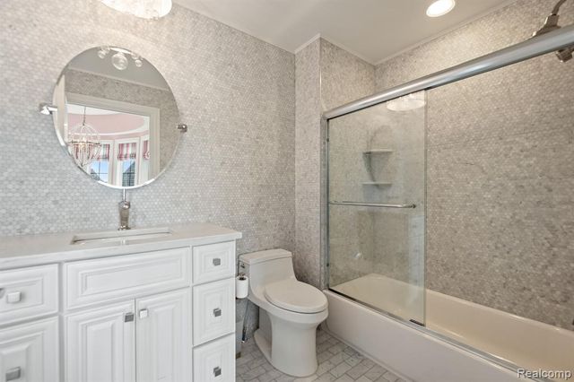 3906 Thatcher Drive, Rochester Hills, MI 48309