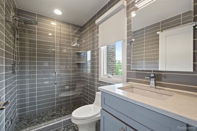 3906 Thatcher Drive, Rochester Hills, MI 48309