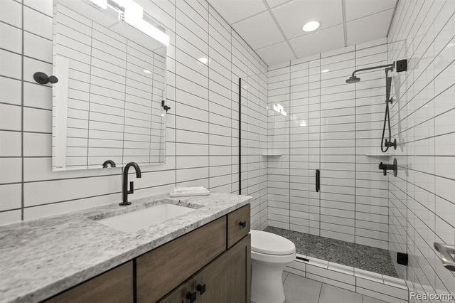 3906 Thatcher Drive, Rochester Hills, MI 48309