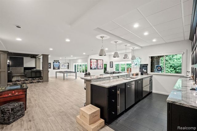 3906 Thatcher Drive, Rochester Hills, MI 48309