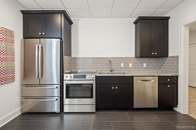 3906 Thatcher Drive, Rochester Hills, MI 48309