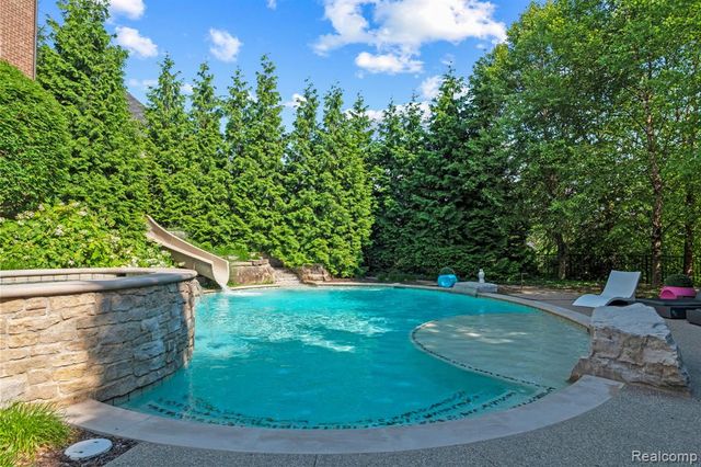 3906 Thatcher Drive, Rochester Hills, MI 48309