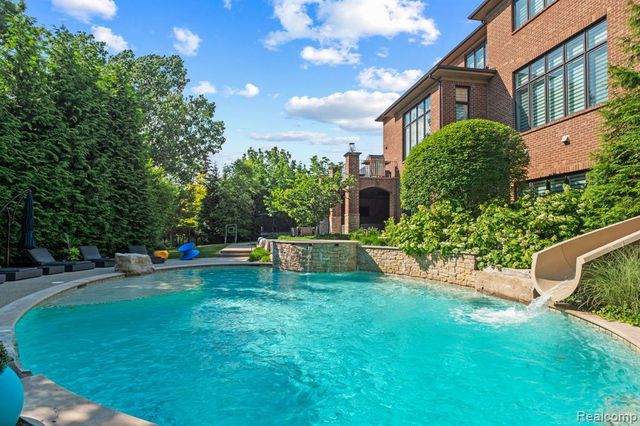 3906 Thatcher Drive, Rochester Hills, MI 48309