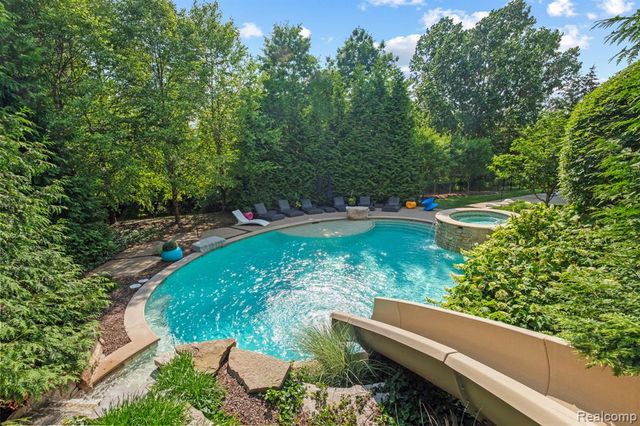 3906 Thatcher Drive, Rochester Hills, MI 48309