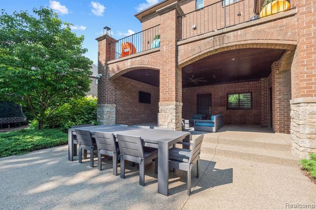 3906 Thatcher Drive, Rochester Hills, MI 48309