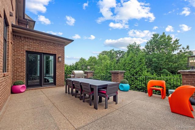 3906 Thatcher Drive, Rochester Hills, MI 48309