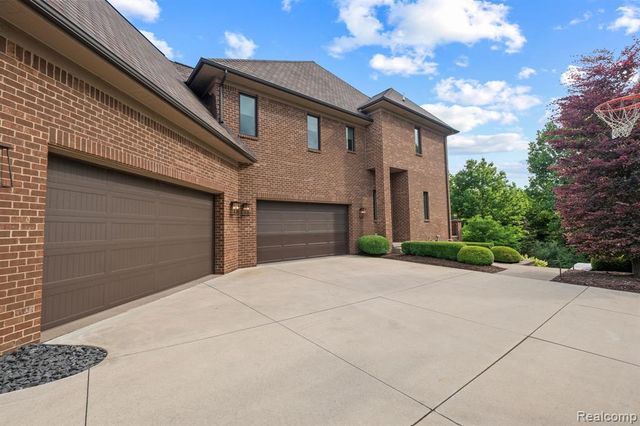 3906 Thatcher Drive, Rochester Hills, MI 48309