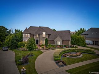 3906 Thatcher Drive, Rochester Hills, MI 48309