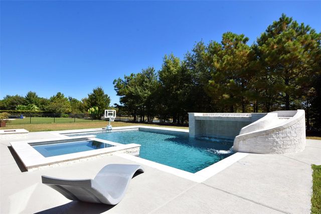 5615 Caspian Falls Lane, Fulshear, TX 77441