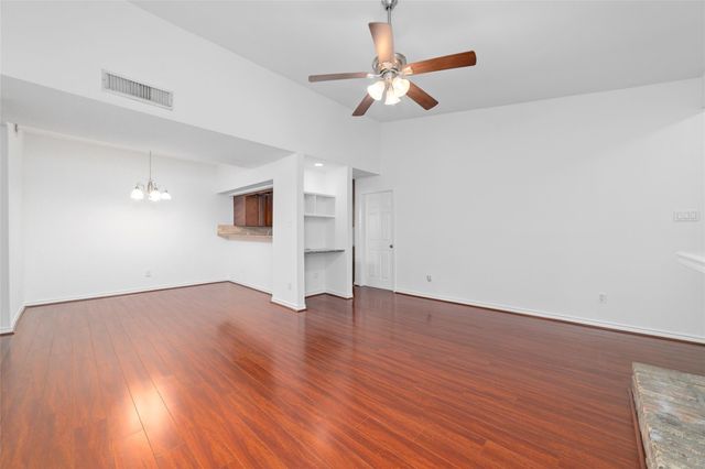 2001 Bering Drive 2C, Houston, TX 77057