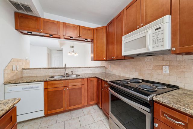 2001 Bering Drive 2C, Houston, TX 77057