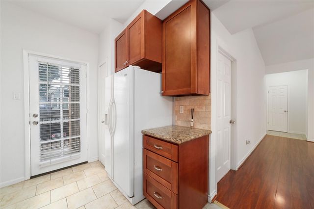 2001 Bering Drive 2C, Houston, TX 77057