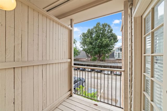 2001 Bering Drive 2C, Houston, TX 77057