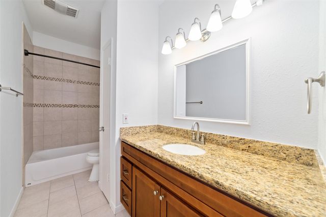2001 Bering Drive 2C, Houston, TX 77057