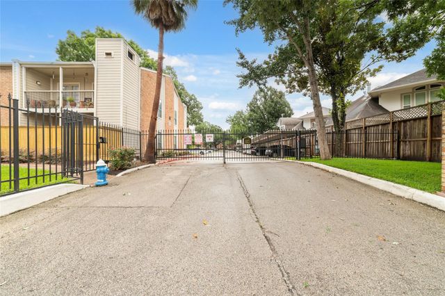 2001 Bering Drive 2C, Houston, TX 77057