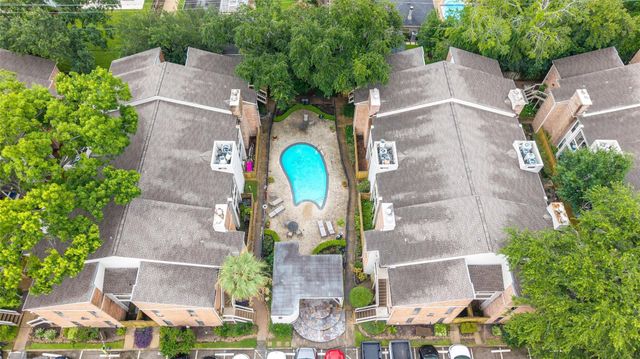 2001 Bering Drive 2C, Houston, TX 77057