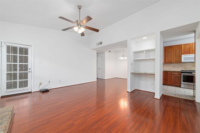 2001 Bering Drive 2C, Houston, TX 77057